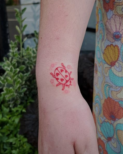 handpoked ladybird 🐞 in red and pink would looove to do more colourful bits like this! swipe along for examples of some cute designs you could get 🙃 message to enquire or use the booking form link on my page I’ve got space to tattoo you next week! #handpoke #ladybirdtattoo #essextattoo #suffolktattoo #hertfordshiretattoo #stickandpoke #handpoketattoo #colourtattoo #insecttattoo Colorful Flash Tattoo, Pink And Red Tattoo, Ladybird Tattoo, Colour Tattoos, Insect Tattoo, Hand Poked Tattoo, Red Tattoos, Liverpool Street, Silver Hair Color