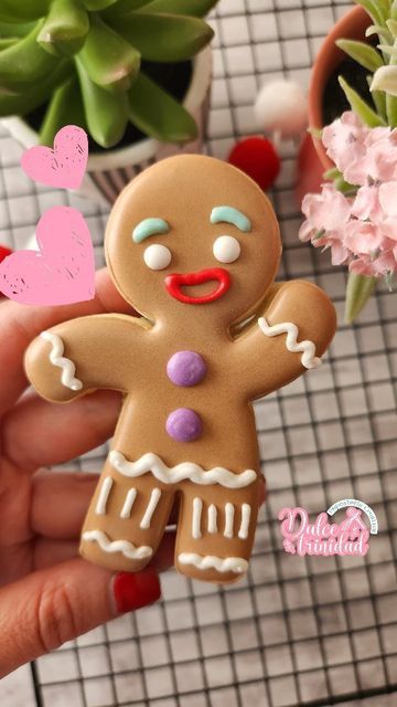 Ginger Cookie Decoration, Gingerbread Cookies Shrek, Ginger Bread Man Cookies Decorated, Cute Cookies Christmas, Santa Gingerbread Man, Gingerbread Men Sugar Cookies, Gingerbread Cookies Ideas Decoration, Gingerbread People Decoration, Christmas Cookie Ideas Decorated