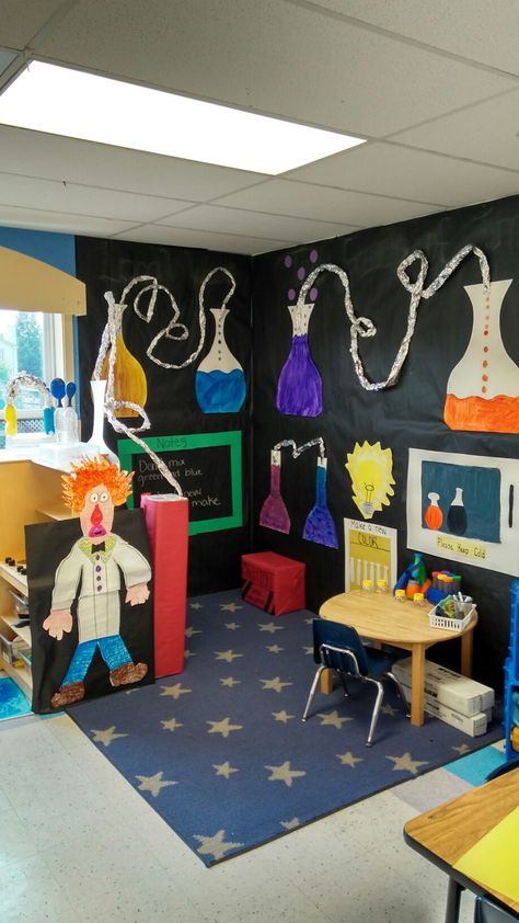 Science Area Preschool Classroom Center Ideas, Science Lab Classroom Set Up, Spectacular Science Preschool Theme, Science Corner Classroom Ideas, Science Day Decorations, Classroom Science Center, Play Science Lab, Science Center Ideas, Science Area Preschool