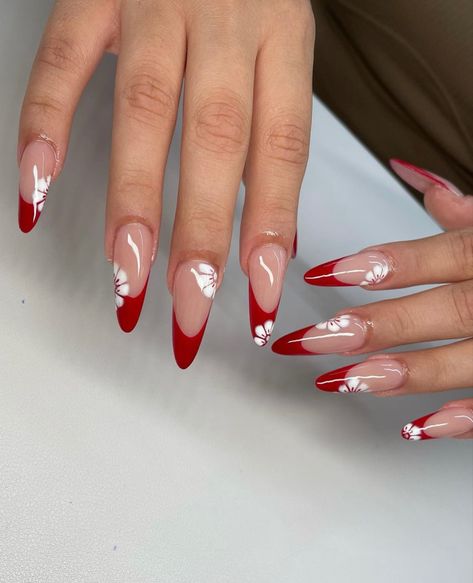 With hawaii flower Almond Nails Flower Designs Summer, Hawaii Nails Acrylic Coffin, Vacation Nails Natural, Christmas In Hawaii Nails, Red Nails With Hibiscus Flower, Tropical Vacation Nails Coffin, French Tip Hawaii Flower Nails, Vacation Nails Hawaii, Hawaiian Christmas Nails