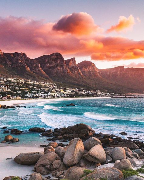 Instagram South Africa on Instagram: “Photo by @erubes1 . Sunsets in Cape Town 🔥 #instagram_sa” Cape Town Travel Guide, Africa Sunset, South Africa Photography, Africa Holiday, Cape Town Travel, Africa Photography, African Travel, Africa Destinations, Africa Do Sul