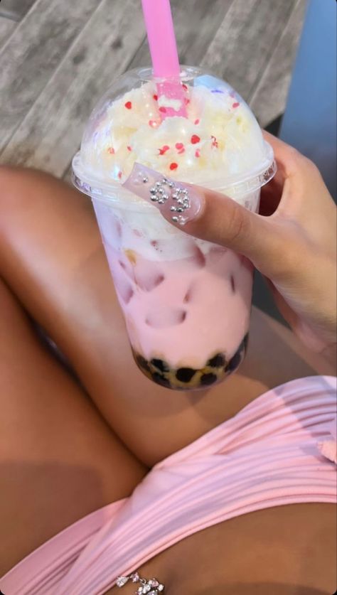 Pretty Drinks, Pink Girly Things, Discord Server, Food Obsession, Bubble Tea, Pretty Food, Food Cravings, Cute Food, Yummy Drinks