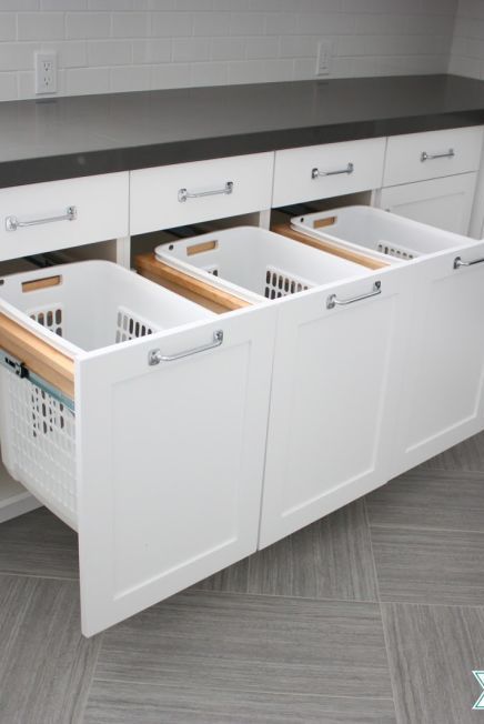 Diy Lavanderia, Diy Laundry Room Storage, Laundry Room Storage Shelves, Room Storage Diy, Laundry Bin, Laundry Room Layouts, Laundry Design, Modern Laundry Rooms, Laundry Room Remodel