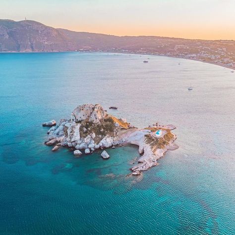 Visit Kos Island Greece on Instagram: "Kos’ most popular postcards feature «Agios Stefanos»! This beach sits right next to ancient ruins and is located in the village of «Kefalos» where the most desired beaches are found. ☀️ A charming Christian basilica on top of the small islet Kastri, located a mere few meters away from the shore, adds to the already stunning scenery. 👉🏻 To read more tap the link in Bio! #refreshyourstoryinkos #refreshyourheart #refreshkos #kefaloskos" Kefalos Kos Greece, Kos Wedding, Kos Island, Kos Greece, Greek Summer, Stunning Scenery, Ancient Ruins, The Village, Wedding Inspo