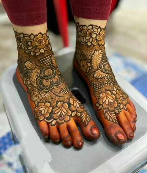 Style Mehndi Design, Foot Mehndi Design, Leg Mehendi Design, Foot Mehndi, Feet Mehndi, Henna Mehndi Designs, Back Hand Mehndi Design, Legs Mehndi, Back Hand Mehndi