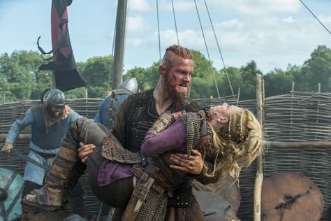 vikings - lagertha and bjorn Bjorn Vikings, Katheryn Winnick Vikings, Travis Fimmel Vikings, Vikings Season 4, Vikings Travis Fimmel, Vikings Series, Vikings Lagertha, Vikings History, Vikings Show