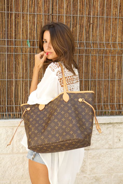 LV Neverfull New Louis Vuitton Handbags, Louis Vuitton Handbags Neverfull, Louis Vuitton Outfit, Pochette Louis Vuitton, Robes Vintage, Bag Insert, Fabric Purses, Lv Handbags, Purse Organization