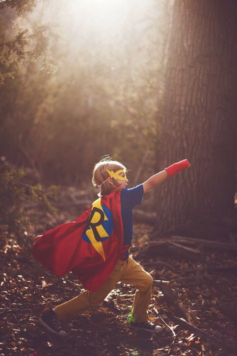 Spark your child's imagination with these handmade, custom superhero capes by Super Kid Capes. Saving the planet has never looked so gorgeous. Easy Kids Costumes, Superhero Capes For Kids, Superhero Photoshoot, Satin Accessories, Hero Photo, Super Hero Party, Handmade Halloween Costumes, Purple Cape, Heart Warrior