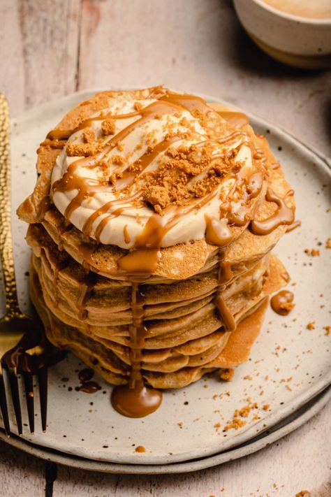 These Biscoff Pancakes are so quick and easy to make and are super fluffy! Perfect for Pancake Day, Fat Tuesday, Mardi Gras or any lazy brunch at the weekend! These fluffy flavourful pancakes are packed with white chocolate chips making them perfect for any special occasion and the ultimate dessert with Biscoff whipped cream resting on top! Don't forget to drizzle with some melted Biscoff for extra indulgence! YUM! | eatloveeats.com Biscoff Pancakes, Flavored Pancakes, Pancake Toppings, Biscoff Cookie Butter, Chocolate Pancakes, Pancake Day, Fat Tuesday, Bakery Recipes, Pancakes And Waffles