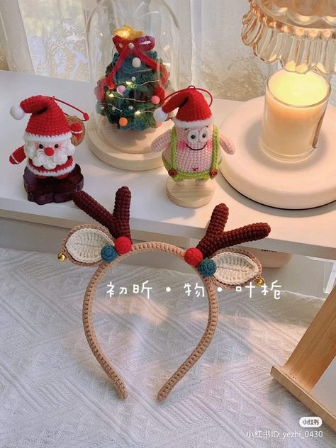 Diy Christmas Hairband, French Knitting, Crochet Shop, Cute Prom Dresses, Diy Hair Bows, Crochet Headband, Crochet Accessories, Christmas Crochet, Diy Hairstyles