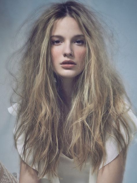 Morning Hair, Mia 3, Messy Hair, Hair Reference, Portrait Girl, Flower Beauty, Girls Makeup, Messy Hairstyles, Hair Trends