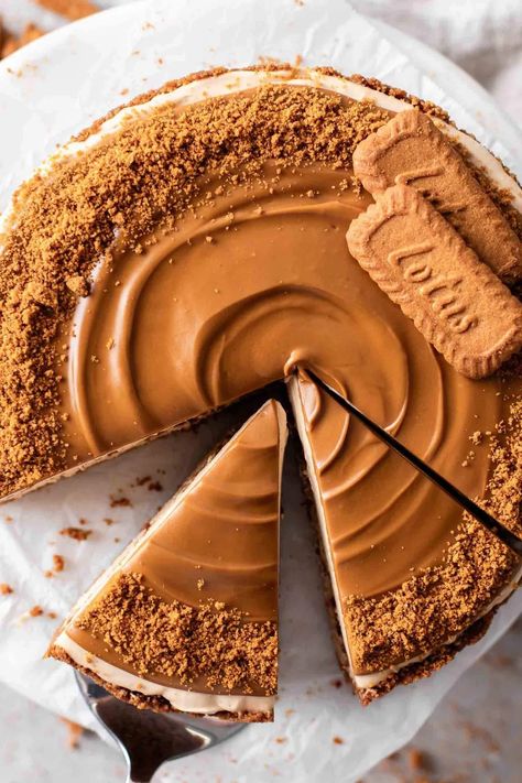 No bake Biscoff cheesecake has all the delicious flavor of a classic cheesecake, but is infinitely easier to make. This cheesecake features- No Bake Biscoff Cheesecake, No Bake Biscoff, Biscoff Recipes, Biscoff Cheesecake, Crispy Cookies, Classic Cheesecake, Best Cheesecake, Cream Cheese Spreads, Cookie Flavors