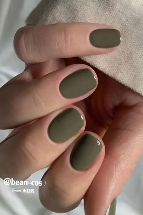 40 Olive Green Nails That Every Chic Girl Needs To Get ASAP Matt Olive Green Nails, Sage Green Natural Nails, Olive Green Spring Nails, Olive Nails Acrylic, Olive Nail Color, Olive Color Nails, Olive Green Ombre Nails, Fall Nail Colors Green, Nails Green Olive