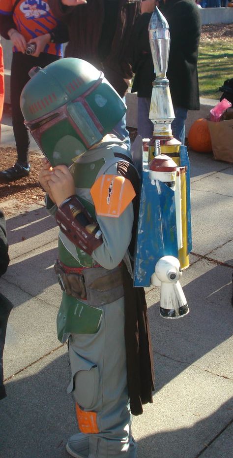 DIY Boba's Jetpack Boba Fett Costume Diy, Disfraz Star Wars, Boba Fett Costume, Mandalorian Costume, Boba Fett Helmet, Leia Costume, Star Wars Halloween, Star Wars Diy, Diy Costumes Kids