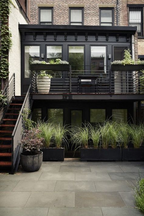 Balcony Railings, Townhouse Garden, Brooklyn House, Modern Courtyard, Concrete Patios, Modern Townhouse, Brooklyn Brownstone, Industrial Interior Design, Balcony Railing