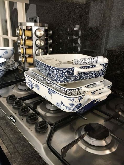 Blue White Dinnerware, Beautiful Kitchenware, Crockery Design, Best Dishwasher, Food Motivation, Blue Dishes, Antique Dishes, Keramik Design, Cute Kitchen