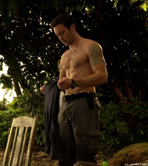 On the talk show Ellen in May last year it was mentioned that Alex frequently loses his shirt as Steve McGarrett in Hawaii Five-0. Of course for me that was the biggest joke I heard all year. &#823… The Back Up Plan, Big Joke, Alex Scott, Alex Love, Steve Mc, Alex O Loughlin, Pilot Episode, Hawaii Five O, Alex O'loughlin