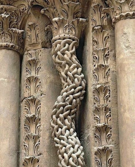 Carved Stone Chain Link Column Dating Back To 1106. Found On The Facade Of The Collegial Saint-Lazare D’avallon In France Architecture Antique, Architecture Unique, Indian Temple Architecture, Arte Occulta, Ancient Indian Architecture, Sacred Architecture, Indian Sculpture, Temple Architecture, Indian Architecture