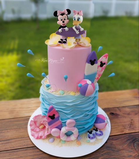 Minnie Pool Party Cake, Minnie Mouse Pool Party Cake, Minnie Mouse Beach Party, Minnie Mouse Pool Party Ideas, Minnie Mouse Swim Party, Minnie Mouse Pool Party, Pool Party Cake, Beach Cupcakes, Pool Party Cakes