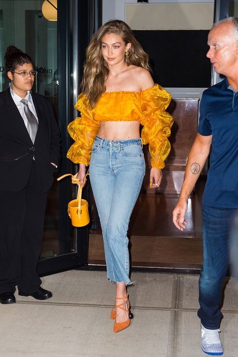 Gigi Hadid Outfits, Gigi Hadid Style, V Magazine, Hadid Style, Liam Hemsworth, Festival Looks, Mode Inspo, Dakota Johnson, Celebrity Look