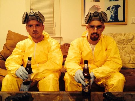 Breaking Bad - couples costume - TheCoolist Breaking Bad Couples Costume, Breaking Bad Halloween Costume, Breaking Bad Halloween, Breaking Bad Costume, Men's Halloween Costumes, Bad Breaking, Man Halloween Costume, Partner Costumes, Costume Couples