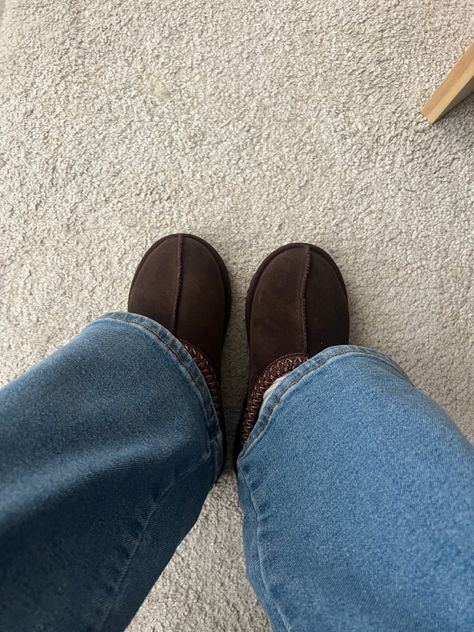 Dark Brown Uggs Outfit, Dark Brown Uggs, Brown Uggs, Neat Casual Outfits, Skirt Inspiration, Shoe Inspo, Aesthetic Shoes, Swag Shoes, Slipper Shoes