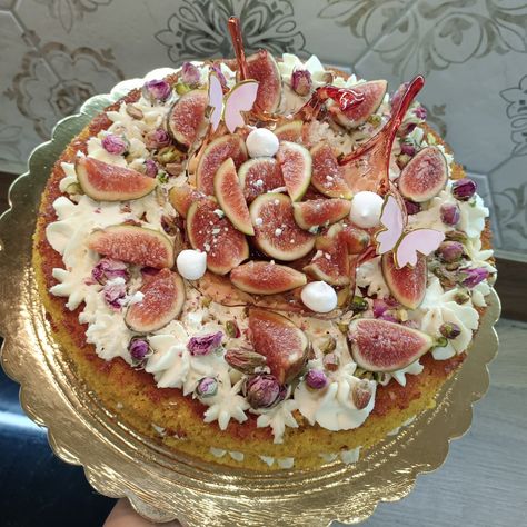 Persian love cake with camy cream and figs Persian Cake, Persian Love Cake, Love Cake, Cake Ideas, Fig, Persian, Cake Decorating, Birthday Cake, Cream