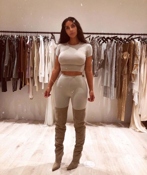 Kim Kardashian West on Instagram: “Morning fittings” Kim Kardashian Closet, Kim Kardashian Photoshoot, Kim Kardashian Hot, Yeezy Outfit, Kim Kardashian Outfits, Robert Kardashian, Kardashian Outfit, Kim Kardashian Style, Teen Choice Awards