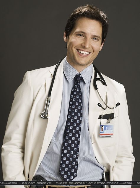 Peter Facinelli on Nurse Jackie! :) Nurse Jackie, Peter Facinelli, Hollywood Event, Male Nurse, Twilight Movie, Great Smiles, Elizabeth Hurley, Mtv Movie Awards, Mila Kunis