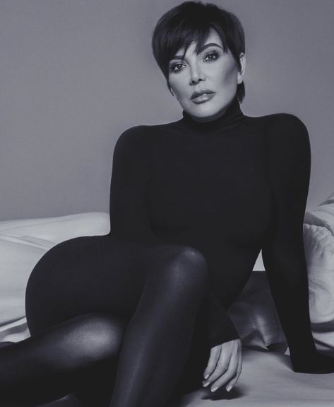 Kris Jenner Photoshoot, Kris Jenner Hair, Jenner Hair, Kim Kadarshian, Kim Kardashian West, Kardashian Photos, Pic Pose, Kris Jenner, Kardashian Jenner