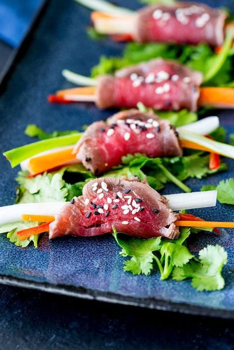 25 Finger Food Recipes for Mess-Free Gatherings Japanese Appetizers, Beef Tataki, Beef Appetizers, Finger Food Recipes, Vegetable Appetizers, Japanese Beef, Celebrity Recipes, Low Carb Appetizers, Finger Food Appetizers