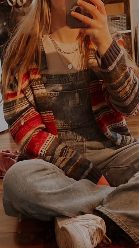 Sweatshirt Overalls Outfit, Plaid Overalls Outfit, Overalls Outfit Autumn, Thrift Inspiration Fall, Cozy Vintage Outfits, Winter Overalls Outfit Sweaters, Overalls Sweater Outfit, Sweater And Overalls Outfits, Overalls And Sweater Outfit