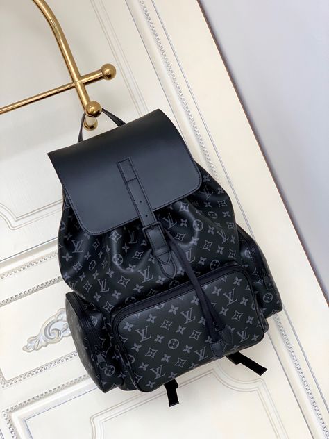 Nba Apparel, Louis Vuitton Bag Outfit, Shooting Bags, Swag Hats, Lv Backpack, Luxury Backpack, Designer Backpack, Louis Vuitton Backpack, Luxury Bags Collection