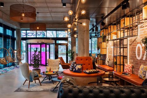 Moxy Hotel, Hotel Lobby Lounge, Clubhouse Design, Hotel Lobby Design, Public Hotel, Hotel Photos, Bbq Restaurant, Lobby Design, Marriott Hotels