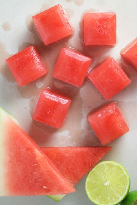 Watermelon Vodka Limeade | Naive Cook Cooks Watermelon Liquor, How To Make Vodka, Drink Presentation, Limeade Recipe, Vodka Ice, Watermelon Pops, Picnic Snacks, Frozen Watermelon, Perfect Summer Drink