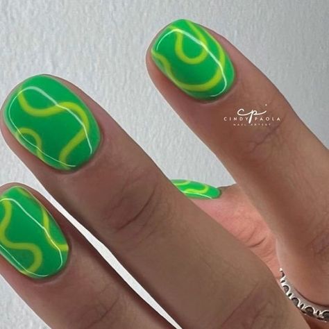 𝑪𝒊𝒏𝒅𝒚 𝑷𝒂𝒐𝒍𝒂 𝑵𝒂𝒊𝒍𝒔 on Instagram: "𝙇𝙄𝙈𝙀 𝙂𝙍𝙀𝙀𝙉 𝘼𝘾𝙏𝙄𝙊𝙉 🍋💚 @coticosnailshop Florecita (Lime Green) @luxiogel Sunburst @indiasnailsystem Art Brush (Discount code: Cindypaola20) @luminary_nail_systems Clarity Multi-Flex Builder Gel @caladiumsprshop Super Shiny No Wipe Top Coat (Discount code: Cindy15) • • • • 💅🏻 Natural Nails #luxiogel #nail2inspire #nailfluencer #luminarynailsystems #shortnails #shortnailsdontcare #nails #nailsnailsnails #nailsoftheday #nailsofinstagr Luminary Nails Design Short, Lime Green Nails Short, Lime Nails Design, Lime Green Nails Design, Bright Green Nails, Pink Bday, Lime Nails, Lime Green Nails, Flame Nail Art