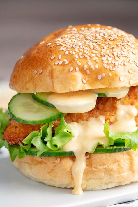 Chicken Fillet Burger, Crispy Chicken Burgers, Chicken Burgers Recipe, Chicken Breast Fillet, Burger Toppings, Homemade Mayonnaise, Chicken Burger, Sweet Chilli Sauce, Ayam Goreng