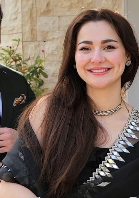 Suit Designs Pakistani, Pakistani Suits Party Wear, Hania Aamir, Eid Looks, Cochlear Implants, Shadi Dresses, Hania Amir, Wedding Couple Poses Photography, Pakistani Fancy Dresses