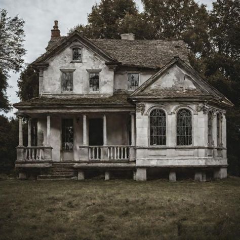 Victorian House Architecture, 1800s Buildings, Old Rich House, Crumbling Buildings, 1800s House, Abandoned Farmhouse, Creepy Houses, Abandoned Mansions, House Inside