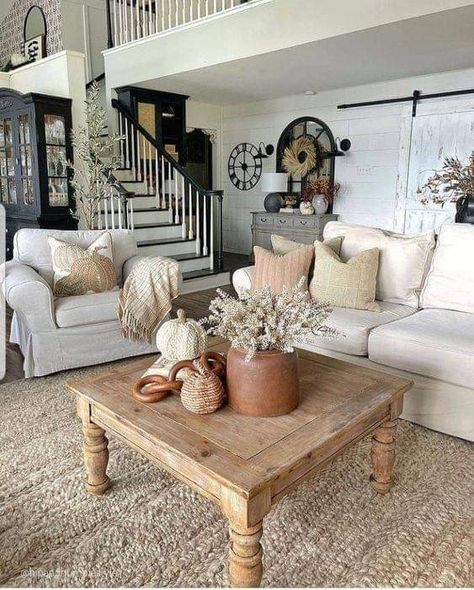 Romantic Farmhouse Living Room, Farmhouse Gold Accents, Black And White Farmhouse Living Room, Updated Farmhouse, Farmhouse Decor Trends, Cozy Farmhouse Living Room, Living Room Decor On A Budget, Vacation Villa, Basement Living