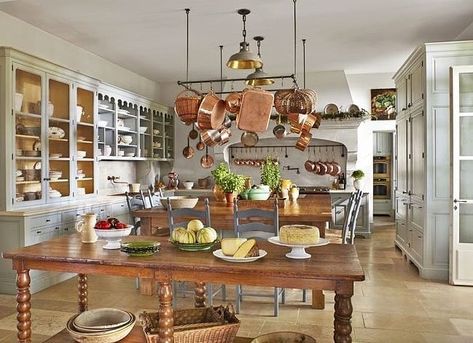 Gorgeous White Kitchen, French Country Kitchens, All White Kitchen, Cottage Kitchens, Kitchen Paint Colors, Classic Kitchen, French Country Kitchen, French Kitchen, French Home Decor