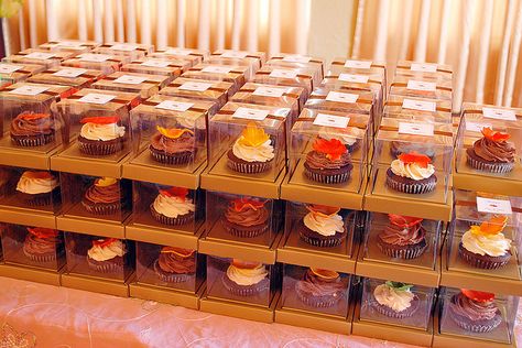 Cupcake simple boxes Classy Weddings, Cupcake Wedding, Homemade Wedding Favors, Fall Cupcakes, Wedding Favors And Gifts, Party Giveaways, Pink Apron, Aqua Wedding, Cupcake Cake Designs