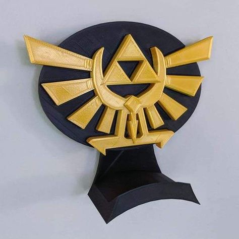 Zelda 3d Print, Headphone Hanger, Royal Crest, Suncatcher Craft, 3d Printing Diy, Print Ideas, The Royal Family, Home N Decor, Creative Arts