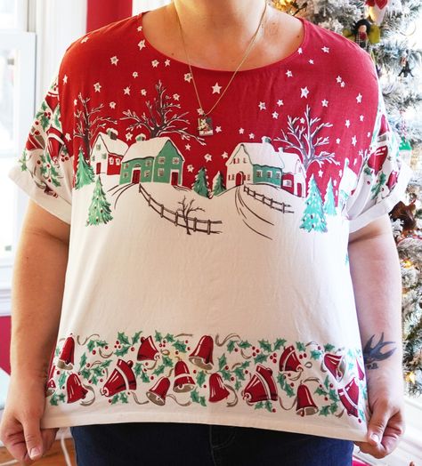 Easy Vintage Tablecloth Top Xmas Edition - My So Called Crafty Life Tablecloth Top, Vintage Linen Tablecloths, Christmas Tablecloth, Christmas Linen, Butterick Pattern, Christmas Table Cloth, Vintage Tablecloths, Upcycled Fashion, Vintage Sheets