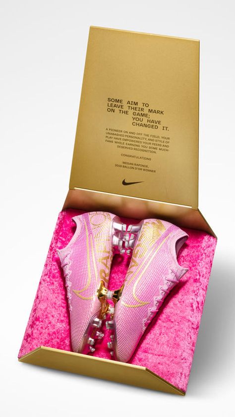 Megan Rapinoe's Pink Nike Vapor Elite Soccer Cleats. #pinkcleats #Meganrapinoe #soccerstar Girls Basketball Shoes Nike, Pink Soccer Boots, Soccer Boots Aesthetic, Pretty Soccer Cleats, Preppy Soccer Cleats, Pink Football Boots, Football Boots Aesthetic, Cleats Aesthetic, Soccer Cleats Aesthetic