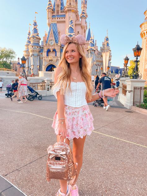 Disneyland Princess Outfit, Disney Outfits Aesthetic Summer, Girly Disney Outfits, Pink Disney Aesthetic, Pink Disney Outfit, Hailey Quinn, Disney Summer Outfits, Disney Outfits Summer, Slytherin Squad