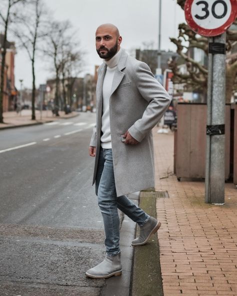 Business Outfits Men, Grey Weather, Bald Men Style, Older Mens Fashion, Trench Dress, Men With Street Style, Bald Men, Birthday Suit, Grey Coat