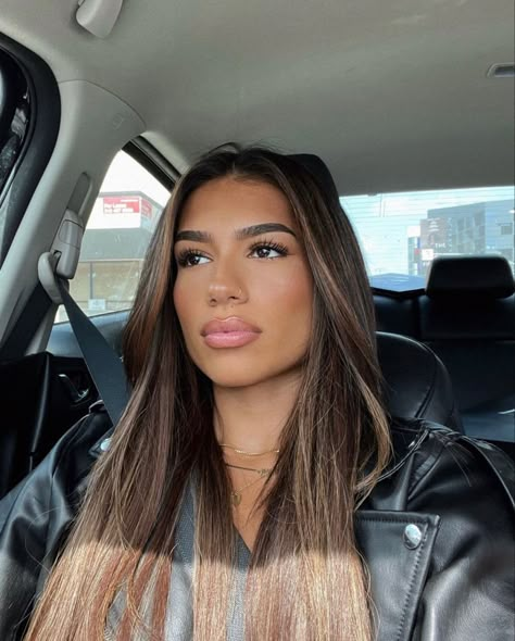 Aisha Mian Hair, Aisha Mian, Mian Twins, Fem Faceclaims, Queen Energy, Black Hair Balayage, Honey Brown Hair, Brown Hair Inspo, Dark Hair With Highlights