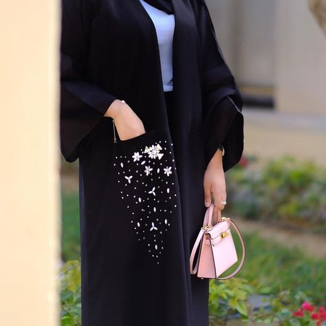 Pocket Abaya Designs, Pocket Abaya, Persian Street Style, Abayas Collection, Modern Abaya, Abaya Design, Iranian Fashion, Iranian Women Fashion, Muslim Women Fashion