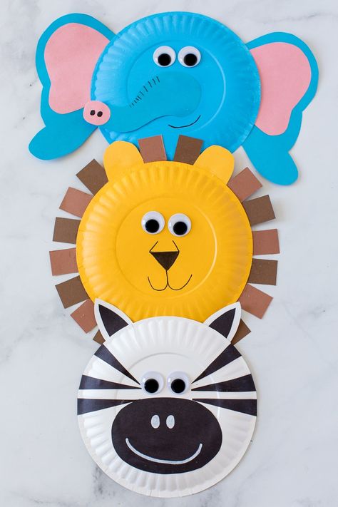 These Paper Plate Jungle Animals are a fun activity for kids! You only need a few basic craft supplies to make a paper plate lion, zebra and an elephant! Paperplate Mask Animal, Kindergym Ideas, Animal Crafts For Toddlers, Plate Animal Crafts, Jungle Animal Crafts, Safari Crafts, Jungle Crafts, Animal Masks For Kids, Paper Plate Animals